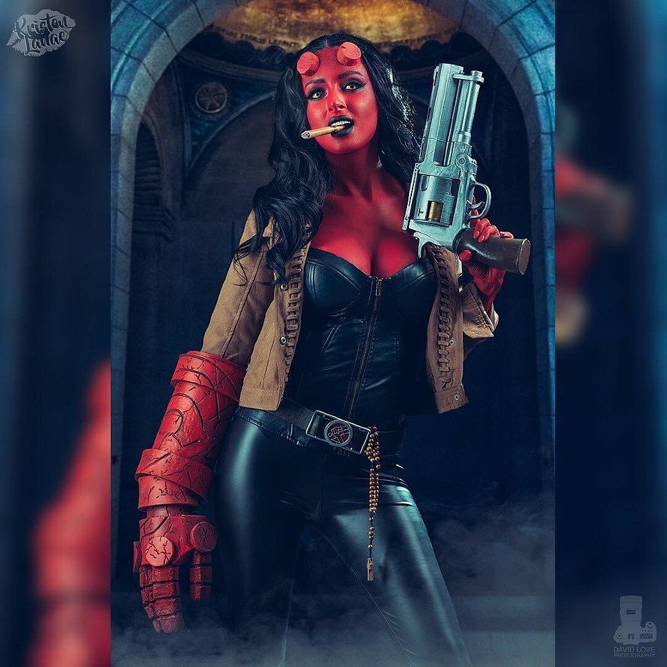 Cosplay: Hellgirl (Hellboy) by kristenlanaee
