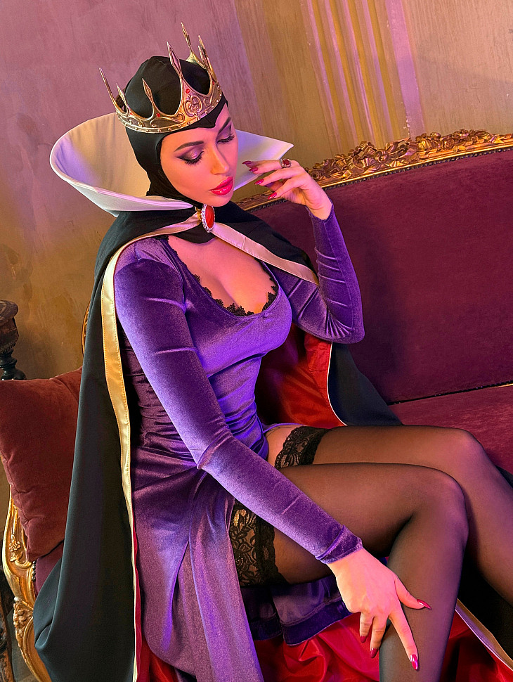 [Cosplay] The Evil Queen Grimhilde (Snow White and the Seven Dwarfs) by Lera Himera #Inspired