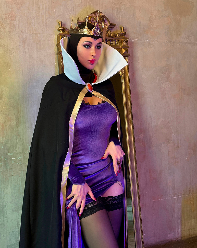 [Cosplay] The Evil Queen Grimhilde (Snow White and the Seven Dwarfs) by Lera Himera #Inspired