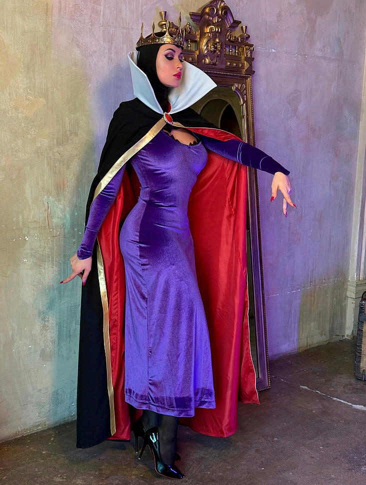 [Cosplay] The Evil Queen Grimhilde (Snow White and the Seven Dwarfs) by Lera Himera #Inspired