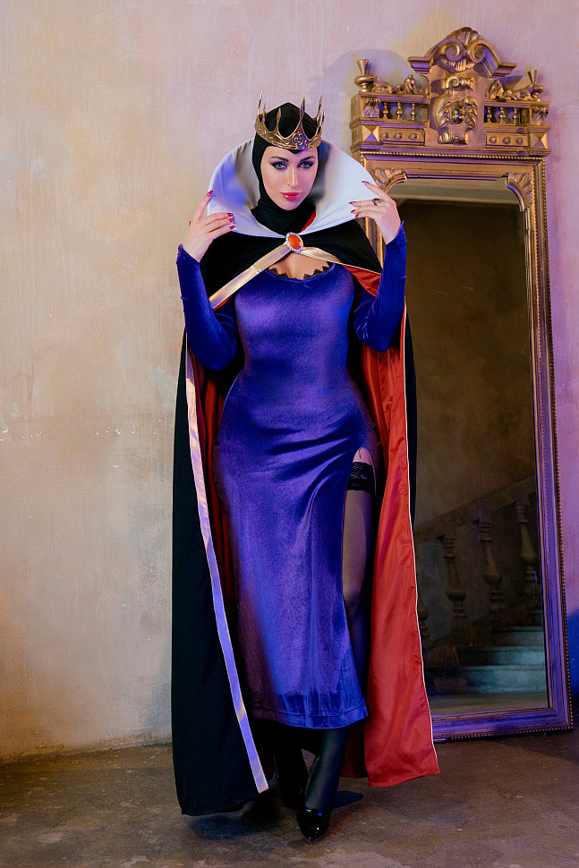 [Cosplay] The Evil Queen Grimhilde (Snow White and the Seven Dwarfs) by Lera Himera #Inspired