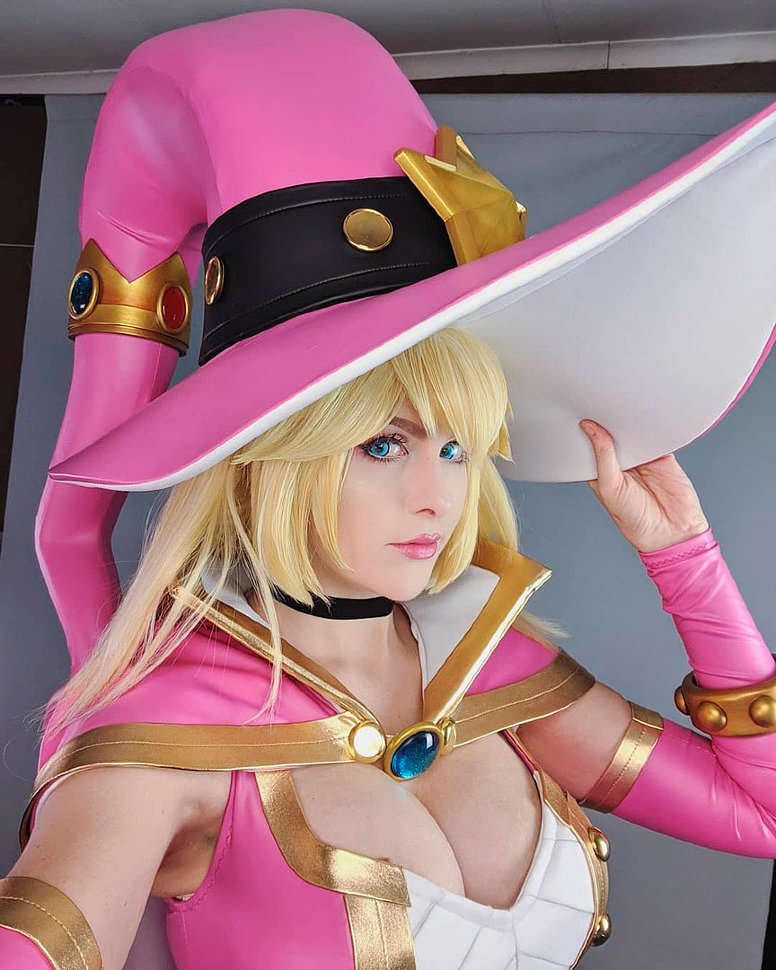 Cosplay: Witch Princess Peach (Mario) by kinpatsucosplay