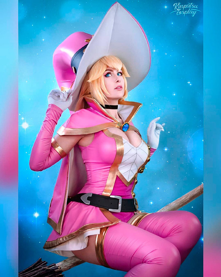 Cosplay: Witch Princess Peach (Mario) by kinpatsucosplay