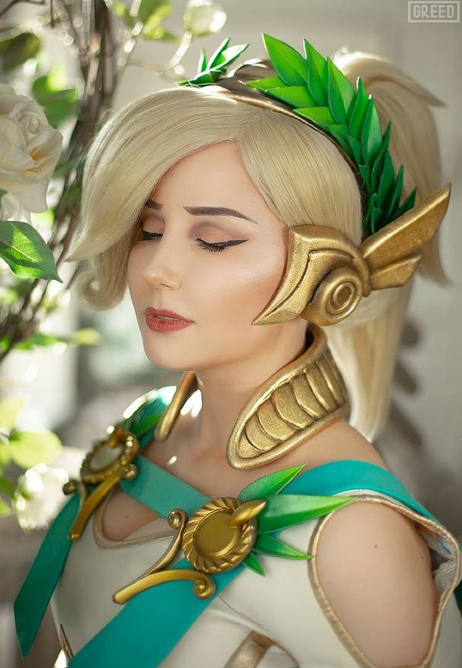 Russian Cosplay: Mercy (Overwatch) by Fleur Lis