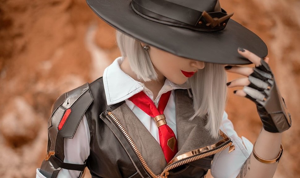 Russian Cosplay: Ashe (Overwatch) by Alyaska