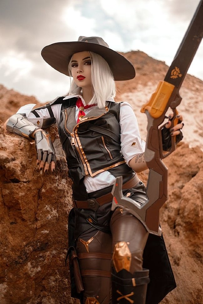 Russian Cosplay: Ashe (Overwatch) by Alyaska