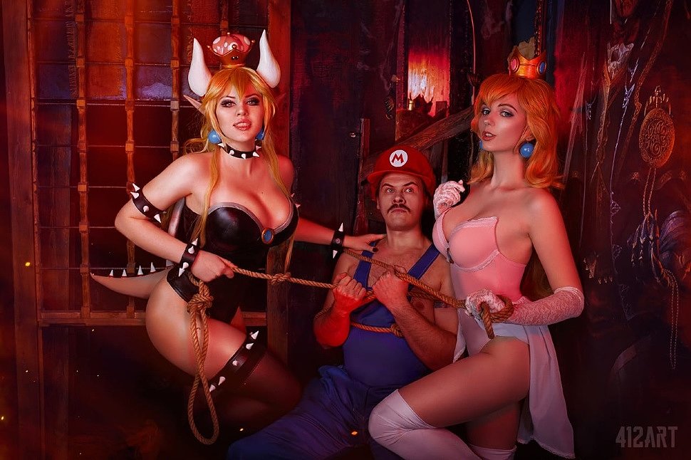 Russian Cosplay: Mario, Peach & Bowsette (Mario)