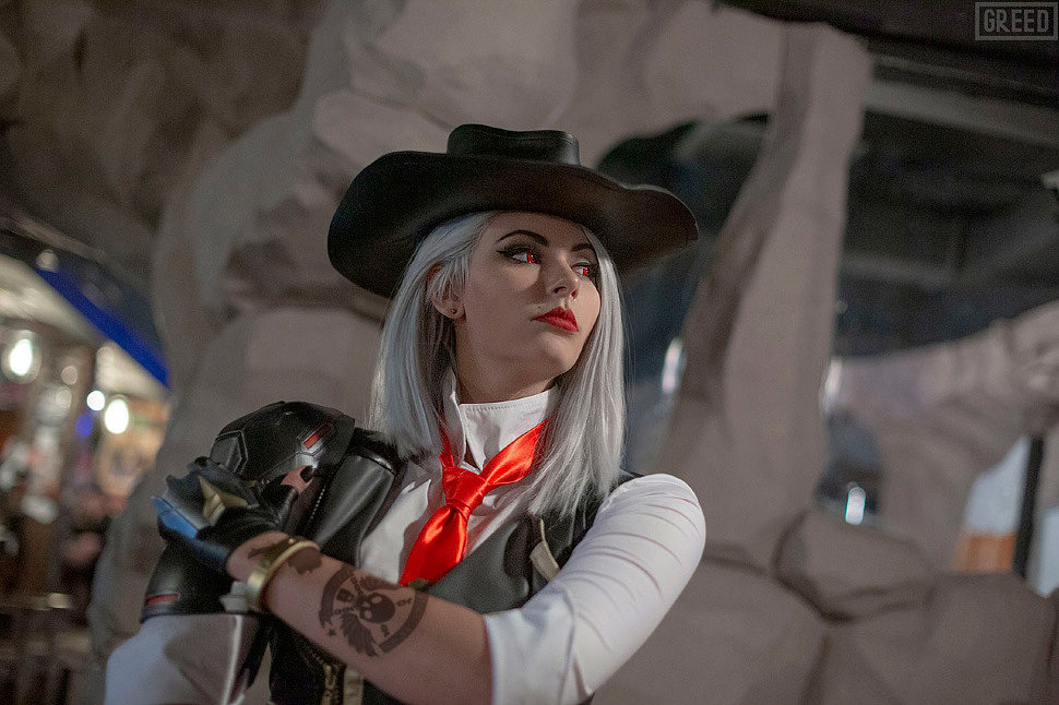 Russian Cosplay: Ashe (Overwatch) by Blue Wolf