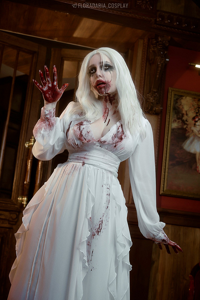 [Cosplay] Selena Corey (Resident Evil Requiem Inspired) by Floradaria