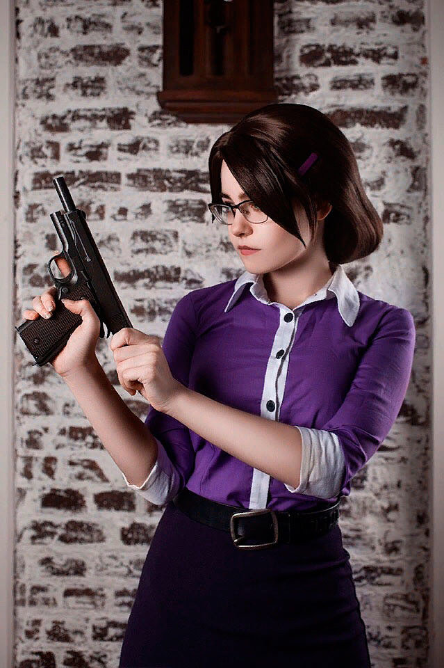 Russian Cosplay: Miss Pauling (Team Fortress 2)