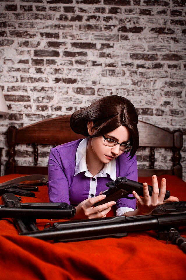 Russian Cosplay: Miss Pauling (Team Fortress 2)