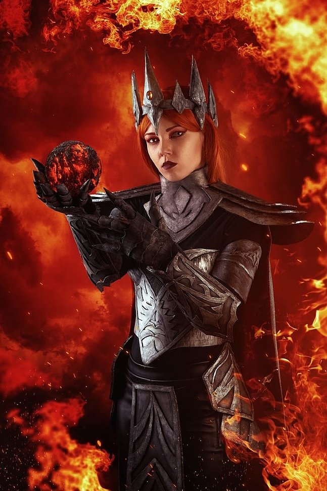 Russian Cosplay: Sauron Female (Silmarillion)