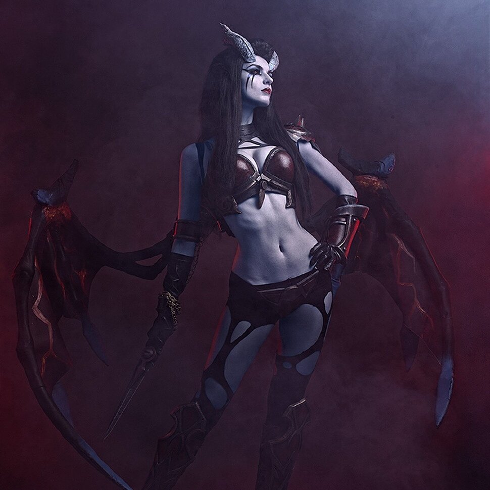 Russian Cosplay: Queen of Pain (Dota 2) by MightyRaccoon
