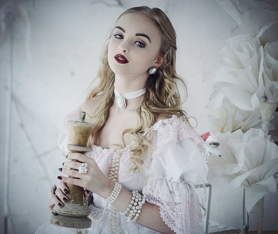 Russian Cosplay: White Queen (Alice in Wonderland) by katssby