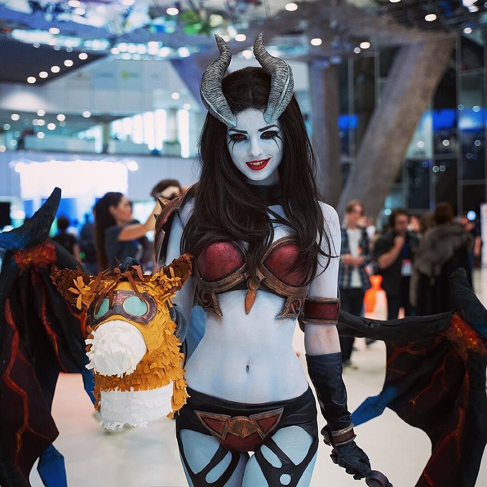 Russian Cosplay: Queen of Pain (Dota 2) by MightyRaccoon