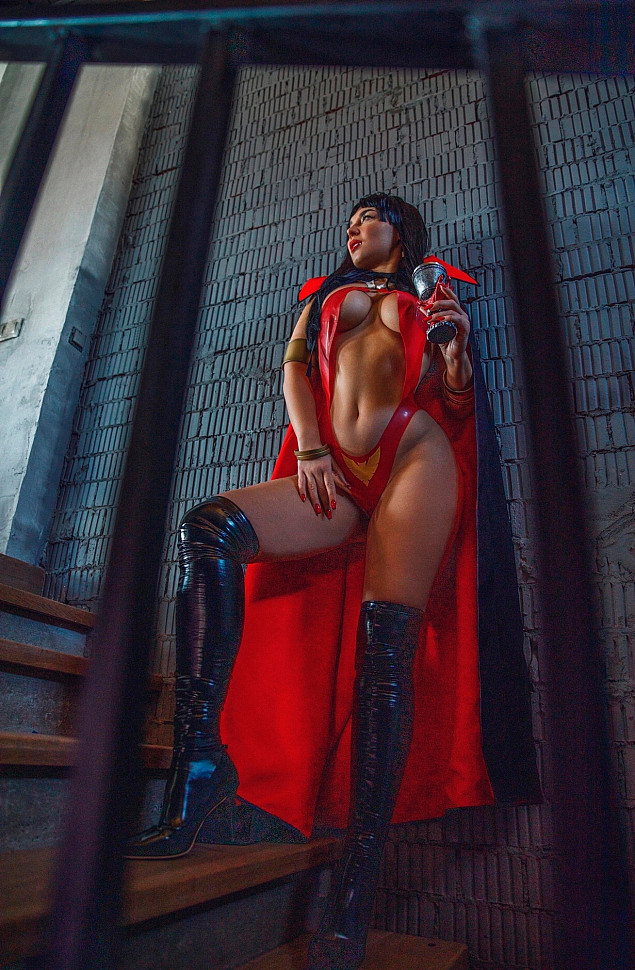 [Cosplay] Vampirella by Anna Shakh #Inspired