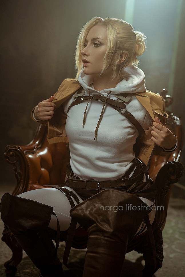 [Cosplay] Annie Leonhart (Attack on Titan) by Narga