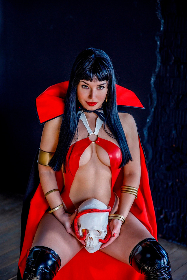 [Cosplay] Vampirella by Anna Shakh #Inspired