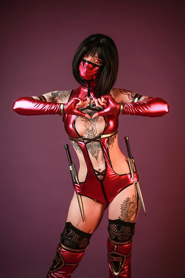 [Cosplay] Mileena (Mortal Kombat) by Vera Faith