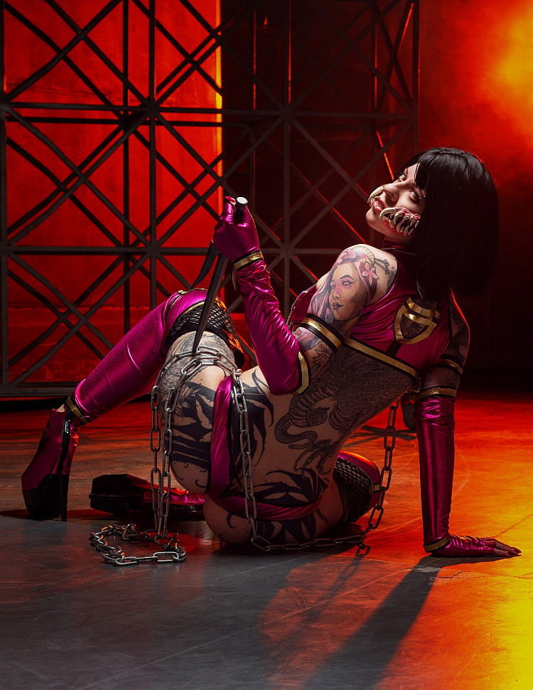 [Cosplay] Mileena (Mortal Kombat) by Vera Faith