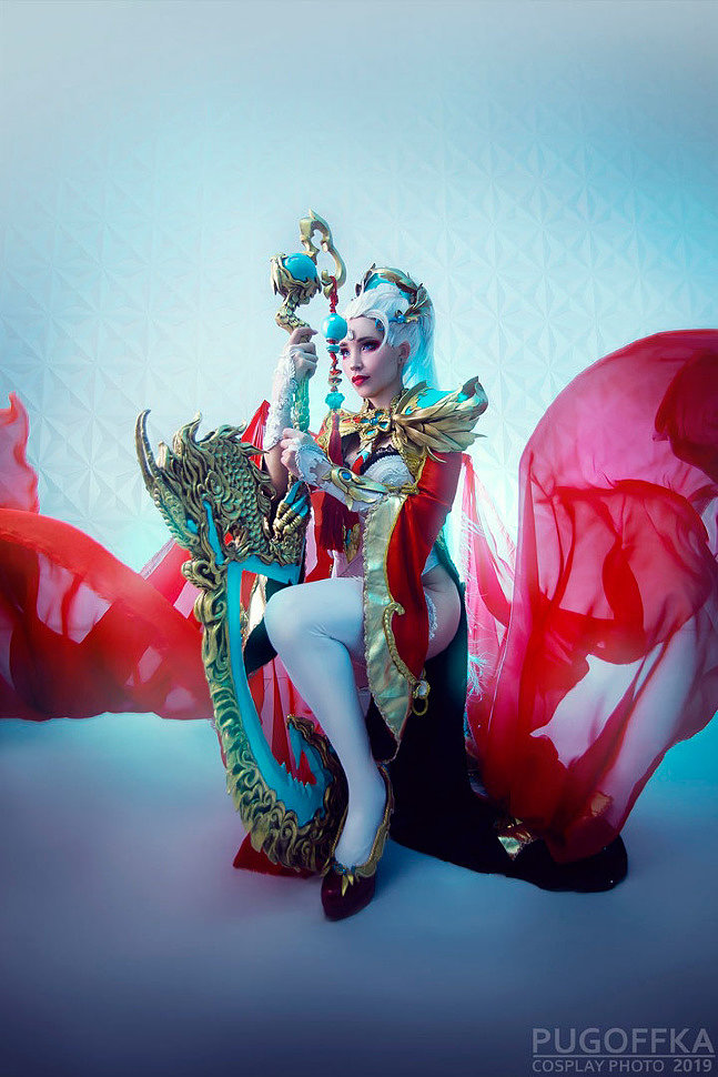 Russian Cosplay: Diana (League of Legends)