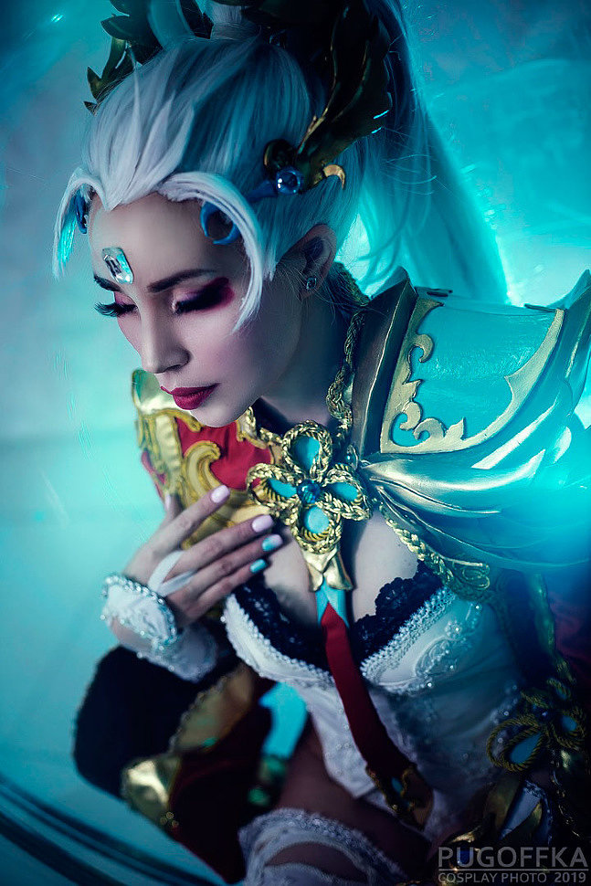 Russian Cosplay: Diana (League of Legends)