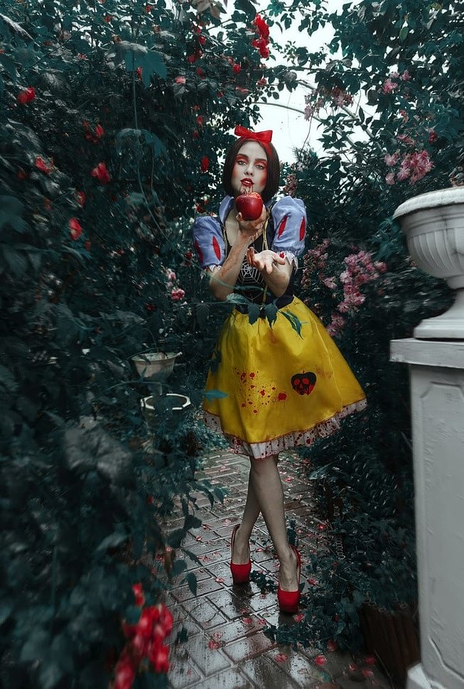 Russian Cosplay: Bloody Snow White