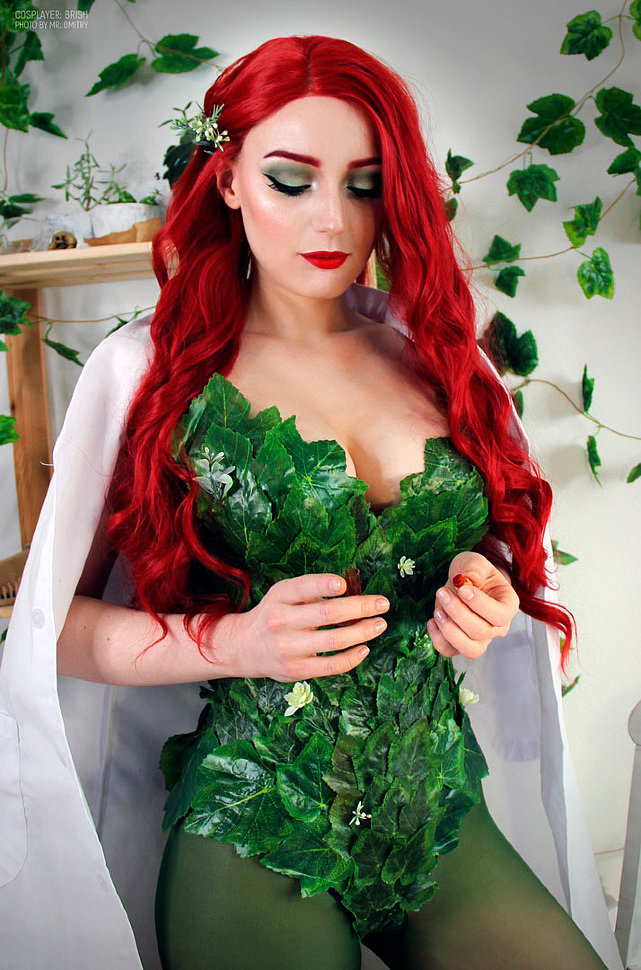 Russian Cosplay: Poison Ivy (DC Comics and Groot)