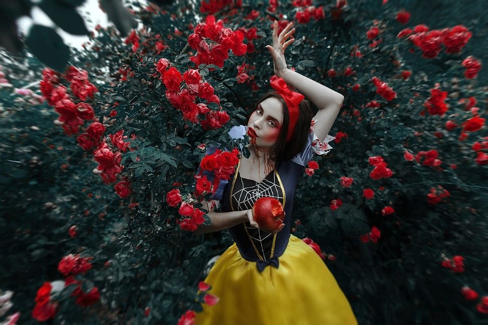 Russian Cosplay: Bloody Snow White