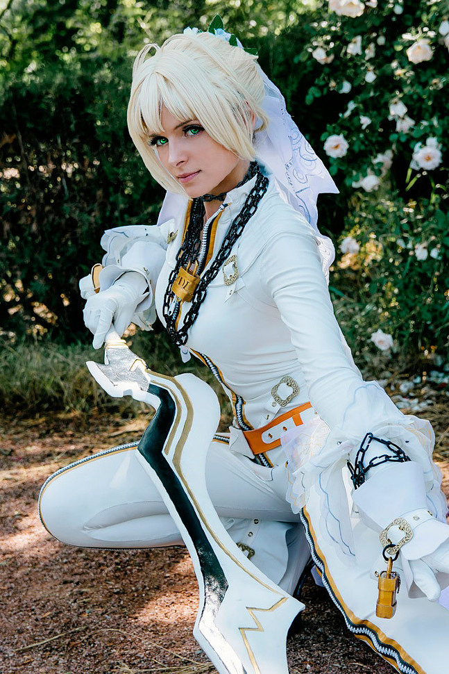 Russian Cosplay: Saber Bride (Fate/Extra CCC)
