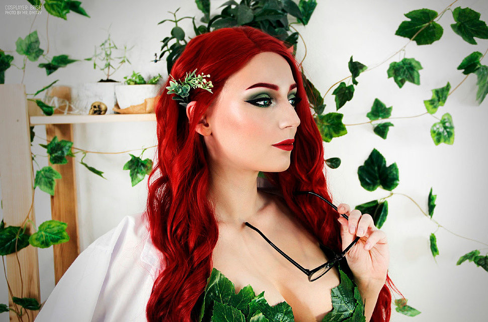 Russian Cosplay: Poison Ivy (DC Comics and Groot)