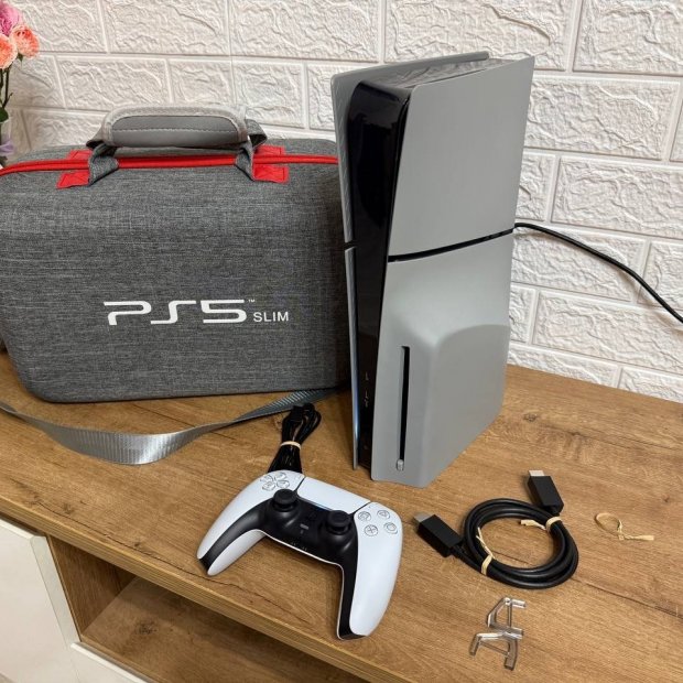 Sony PS 5 Slim 1000GB with a disk drive