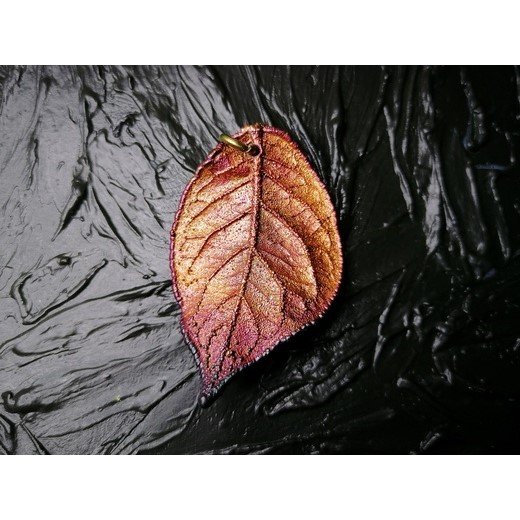 Gradient Wild Plum Leaf Pendant Necklace