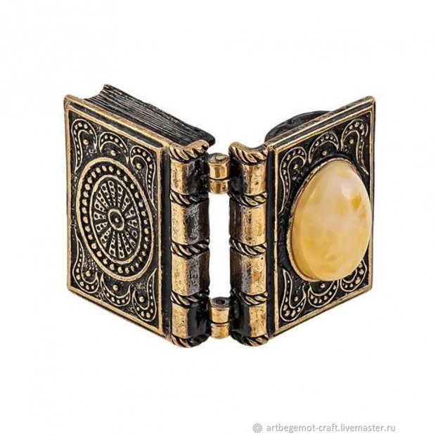 Book Of Magic Figure