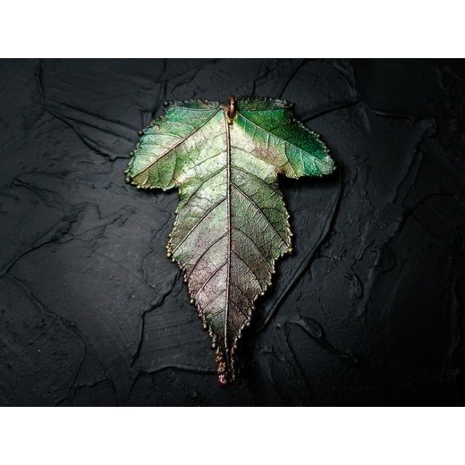 Gradient Green Ginnala Leaf Pendant Necklace
