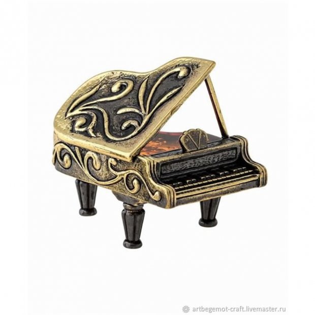 Piano Figure