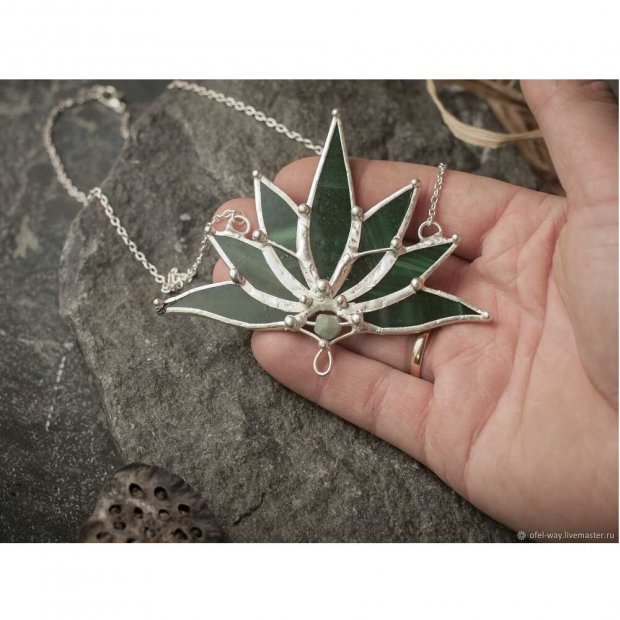 Green Lotus Necklace