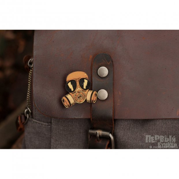 Gasmask Pin Badge