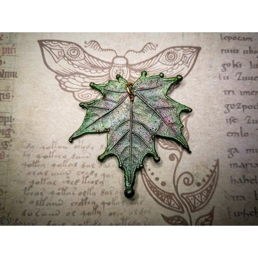 Gradient Green Maple Leaf Pendant Necklace