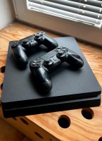 Sony PlayStation 4 Slim + 2 games