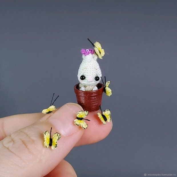 Micro Bulb In Pot With Five Butterflies Plush Toy