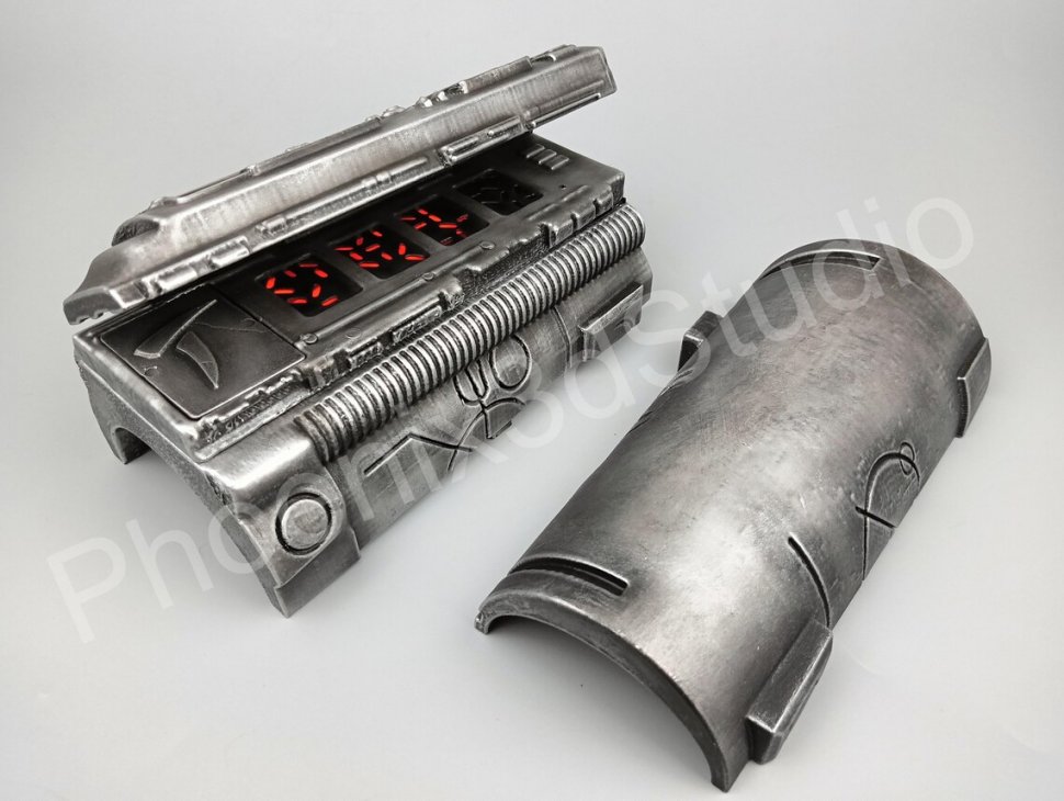 Predator Bomb Gauntlet with Animation & Sound Replica Buy on G4SKY.net