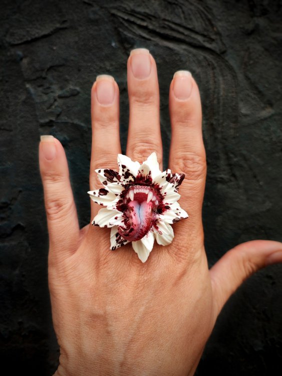 Bloody Predatory Flower Detachable ring