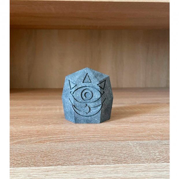 Gossip Stone Figure