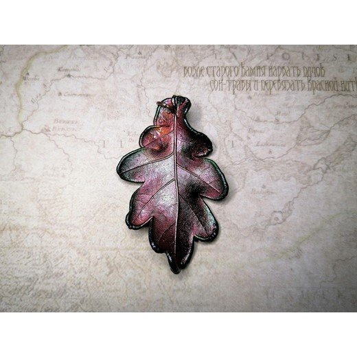 Dark-red Oak Leaf Pendant Necklace