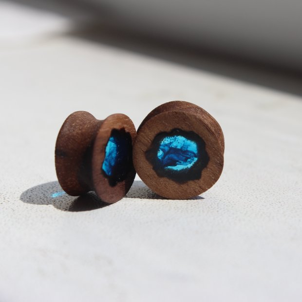 Blue Eyes Plugs