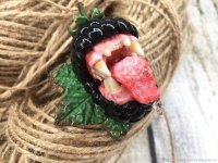 Toothy Blackberry Brooch