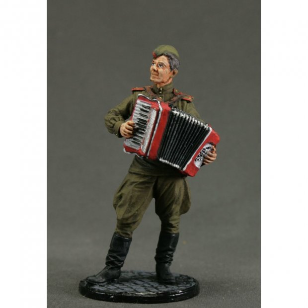 Lieutenant Of The Red Army With Accordion WW2 Figure