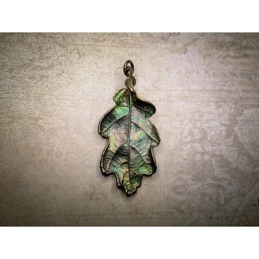 Green-gradient Oak Leaf Pendant Necklace