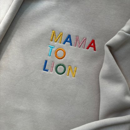 Mama to lion T-shirt